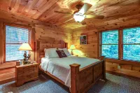 Hot Tub and Breathtaking Long-Range Views - Cozy Charming Retreat