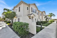 Resort Pool, Clubhouse, and Fitness Center - Charming Family Oasis Hotels in West Kissimmee
