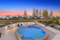 Aquarius Resort Hotels in Alexandra Headland