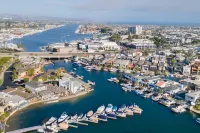 Shared Dock and Luxurious Hot Tub - Gorgeous Waterfront Retreat