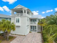 Lagoon Pool and Home Theatre Delight - Gorgeous Coastal Haven