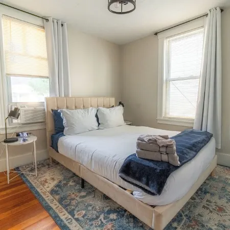Spacious 3BR - Walk to Downtown Salem, Game Room!<br> Отели рядом с достопримечательностью «Музей Пибоди в Эссексе»