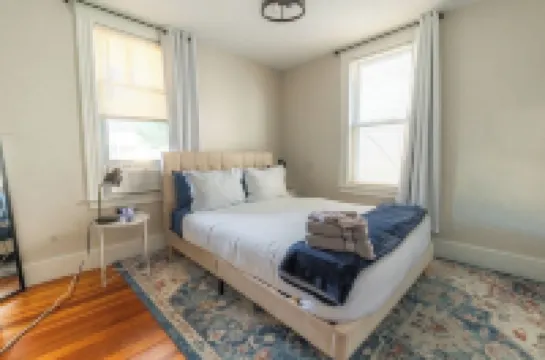 Spacious 3BR - Walk to Downtown Salem, Game Room!<br>