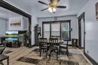 Family-Friendly 6-bedroom house in Charming Buffalo with WiFi, AC