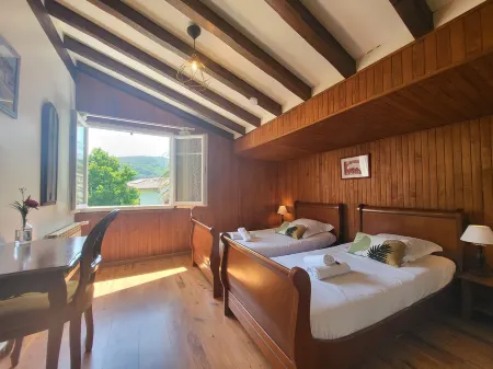 T3 + Basque Coast Terrace (Furnished with Tourism Classified  ) Sea and Mountain Отели в г. Сен-Пе-Сюр-Нивель