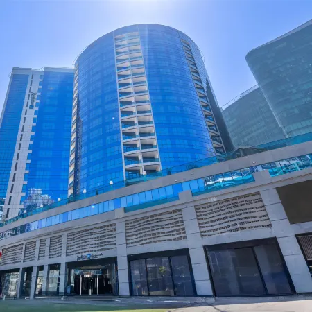Radisson Blu Hotel, Dubai Waterfront Отели рядом с достопримечательностью «Дубайская опера»