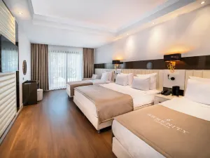 Serenity Queen Hotel