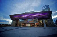 Quay Apartments Hotels in Salford