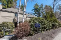 NEW! Charming Townhouse + Shared POOL Hotel a Gilford