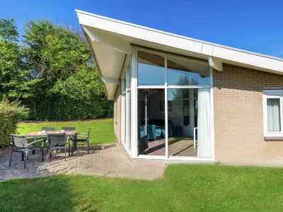 Restyled Bungalow with Dishwasher Near Cozy Domburg