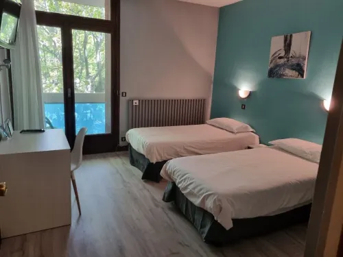 Hotel le Comty Hotels in Montverdun