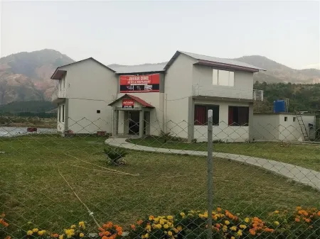 River Dine Hotel Отели в г. Bisian