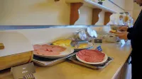 コンドル スイーツ アパート ホテル - 朝食