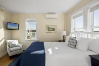 East Wind Inn & Suites