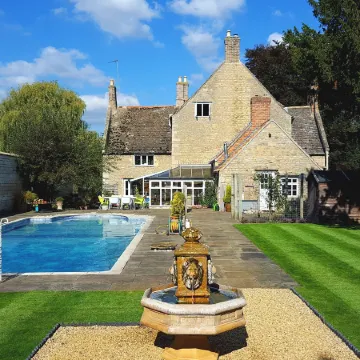 River Nene Cottages