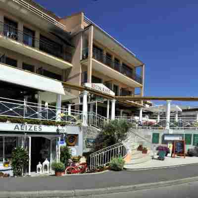 Hôtel Alizés Sénéquier Hotel Exterior