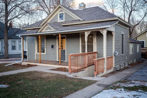 Cozy Retreat | Walk to Unc | Free Cruiser Bikes