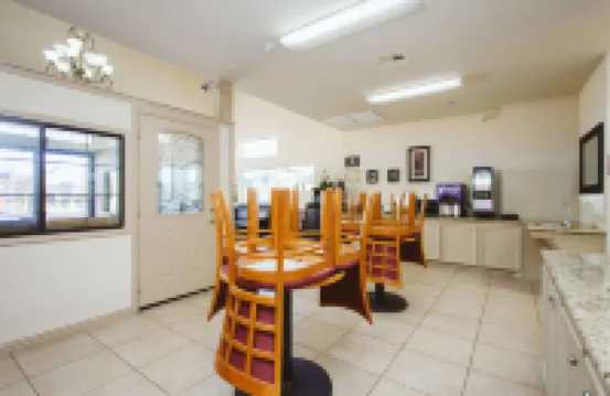 貝敦皇宮套房酒店