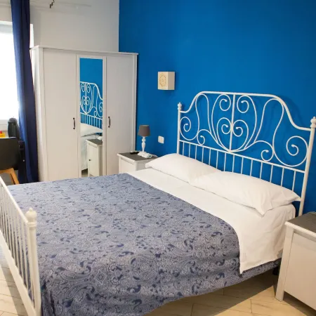 Lanzies Guesthouse Отели рядом с достопримечательностью «Вилла Карпенья»