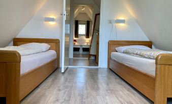 Joke am Deich 6 Pers House with Equipped Terrace Behind a Dike at Lauwersmeer