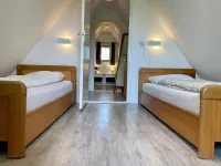 라우워스미어 제방 뒤에 있는 테라스가 갖춰진 6인용 햇살 가득한 집 Anjum 호텔