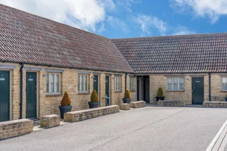 Crown Inn at Tolldown Отели в г. Дайрхем энд Хинтон