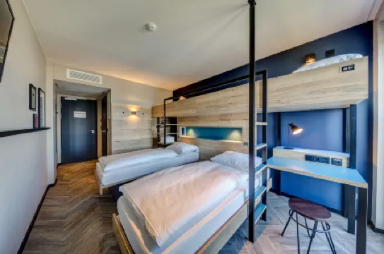 Schulz Hotel Berlin Wall at the East Side Gallery