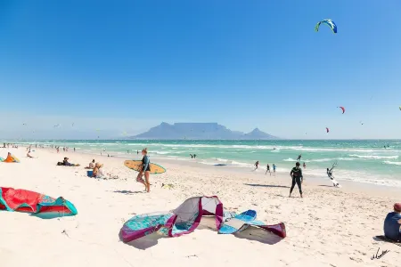 Island View 28 by Host Agents