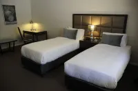 Riverside Oaks Golf Resort Hotels in Clarendon