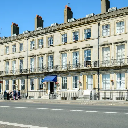Russell Hotel