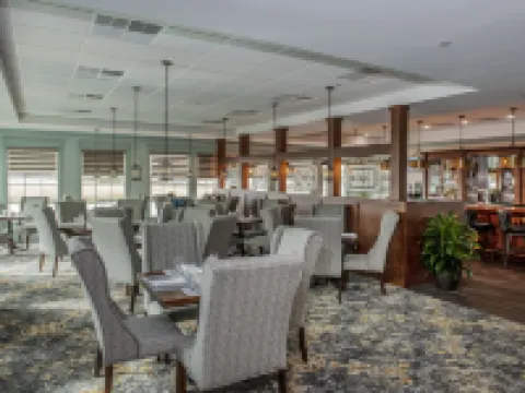 Oaks on the River Hotels in Darien