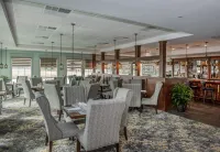 Oaks on the River Hotels in Darien