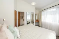 Whispering Pines Cottages Hotels near Captain Cook Lookout