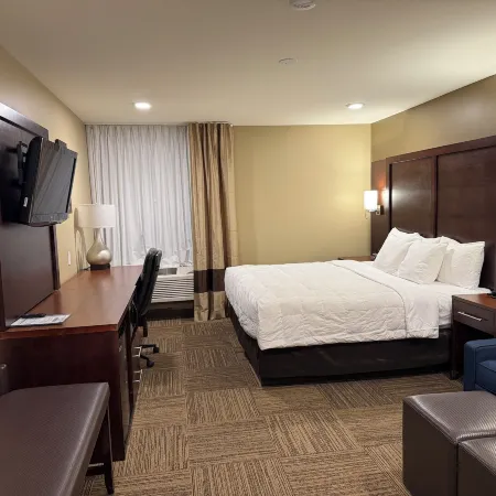Giles Hotel Inn & Suites