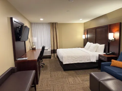 Giles Hotel Inn & Suites