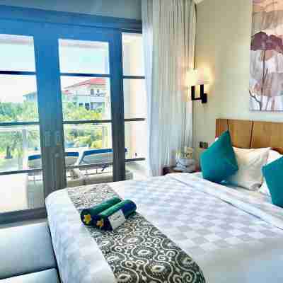 The Bay Sunflower Apartment Rooms