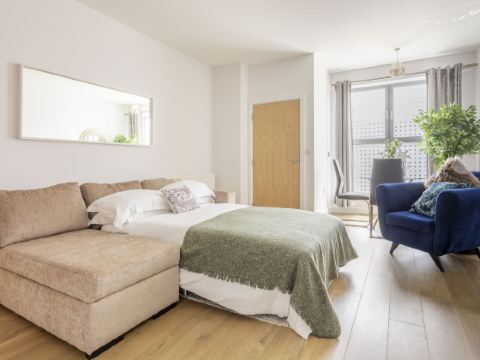 Queens Lodge 1-Bed Apartment in Redhill