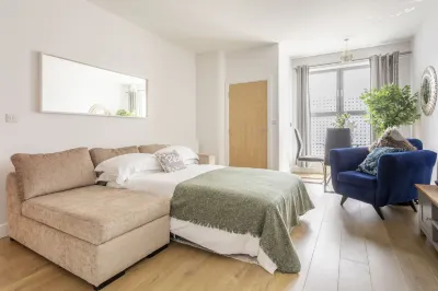 Queens Lodge 1-Bed Apartment in Redhill Hotels near The Belfry