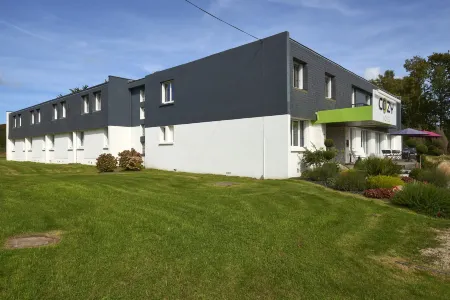 Cozy Hôtel Logis Morlaix Отели в г. Тредюдер
