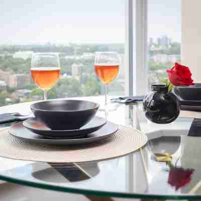 Waterfront Clair Avenue Dining/Meeting Rooms