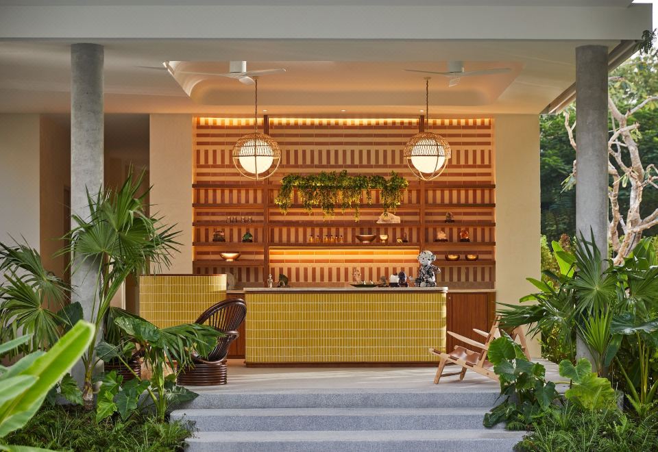 1. 더 스탠다드 후..