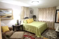Mom's House Hotel a 