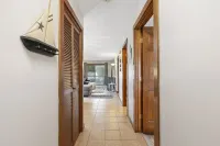 Spacious Modern Condo - 1st Floor - One Block to the Beach