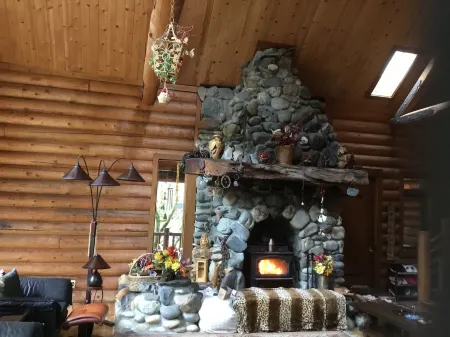 Redwood Log Cabin Отели в г. Бертш-Ошенвью