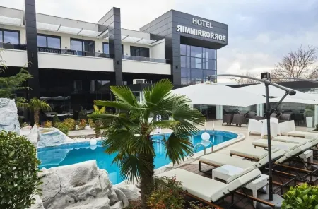 Hotel Mirror Skopje Отели в г. Петровец