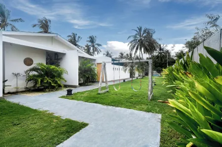 Gili Khayangan Villas Отели рядом с достопримечательностью «Gili Trawangan Turtle Hatchery»