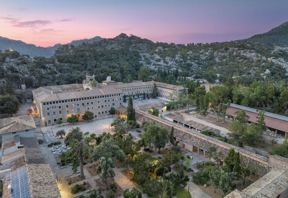 hotel overview picture