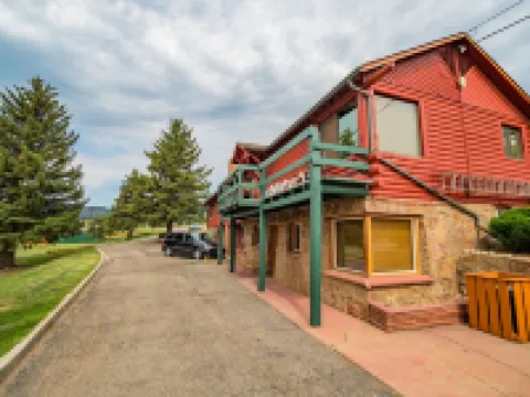 Discovery Lodge Hotels in Larimer County