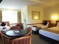 Three Explorers Motel Hotels in Katoomba
