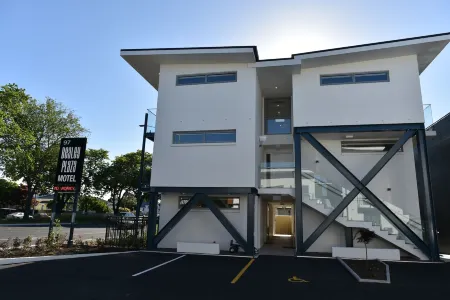 Bealey Plaza Motel